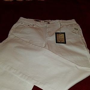 White boot cut Earl Jean's with backpockets detail
